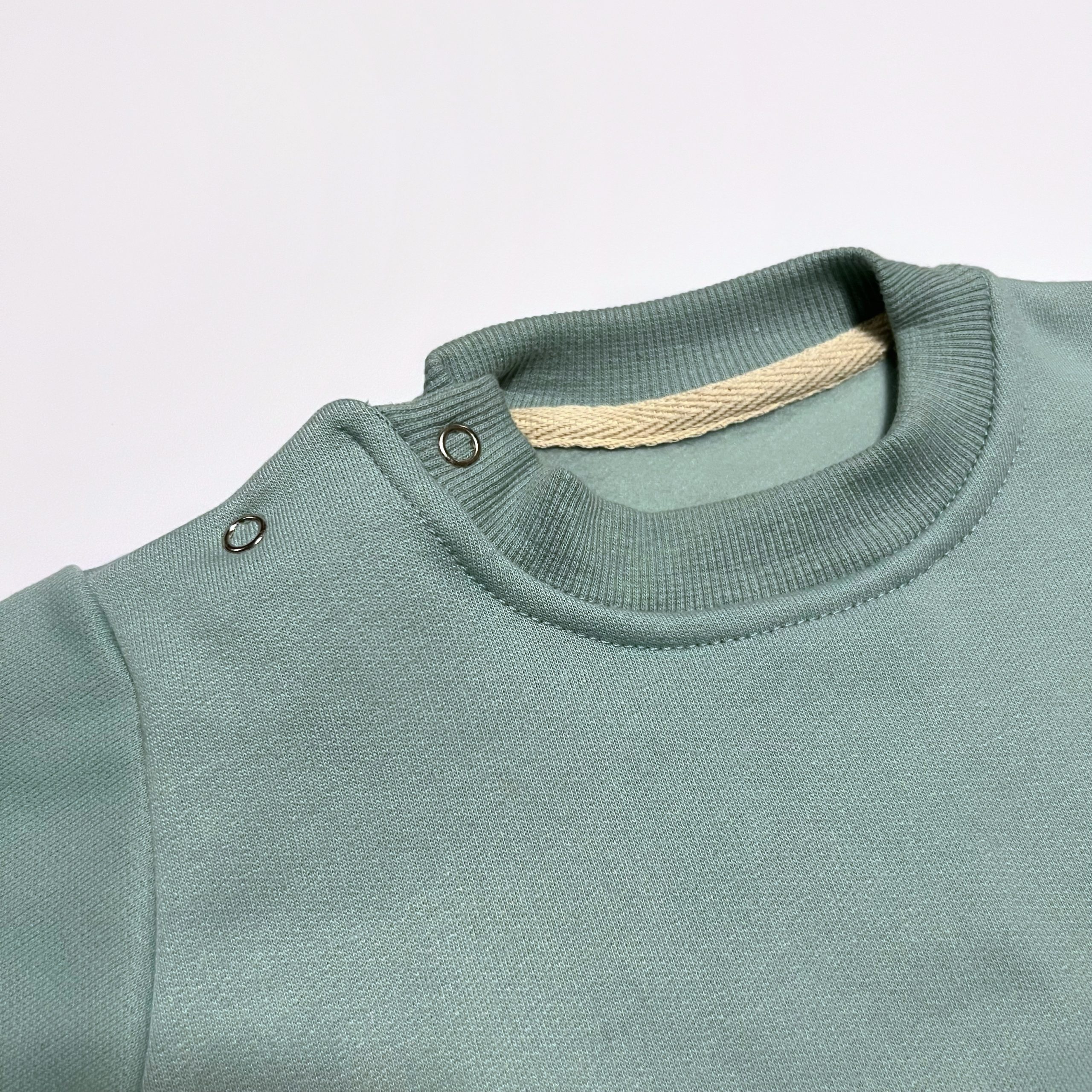 luluki-polera-básica-unisex-verde- cemento-1.2