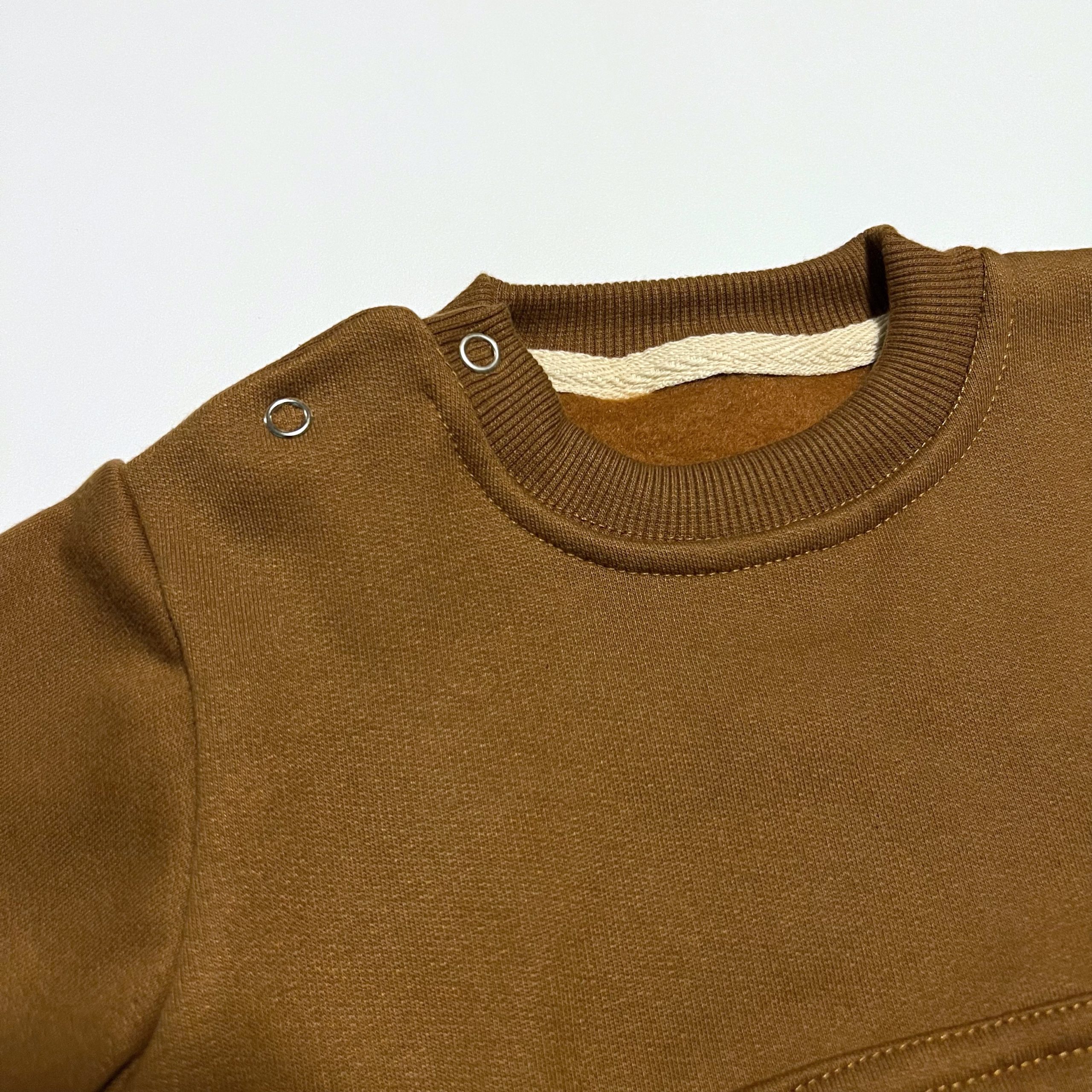 luluki-polera-básica-unisex-camel-4.2