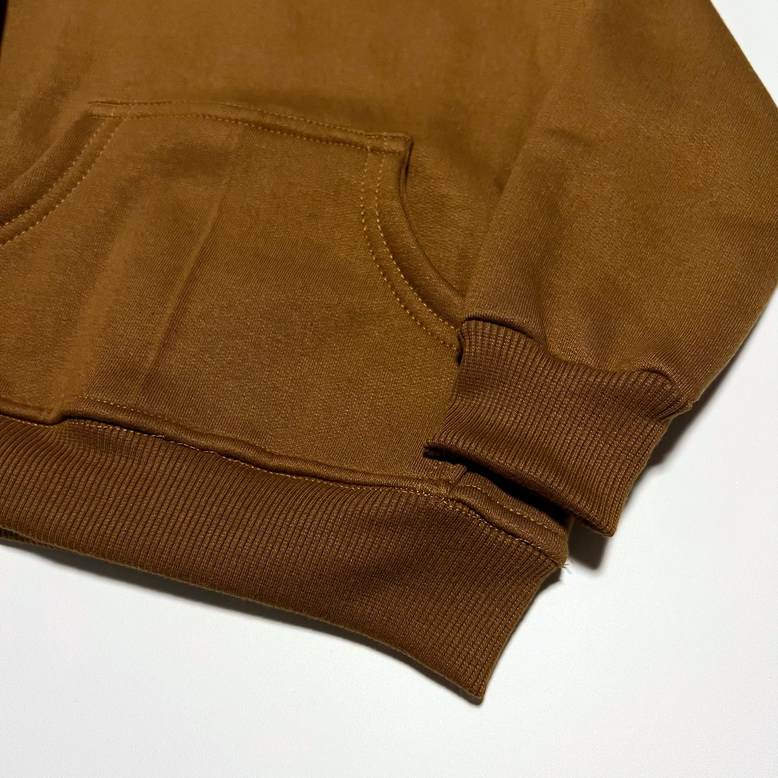 luluki-polera-básica-unisex-camel-4.3